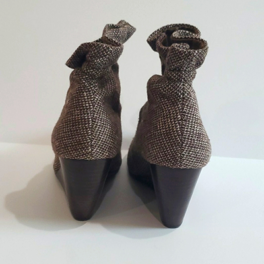 Coconuts By Matisse Wedge Ankle Bootie. Size 7 - image 6